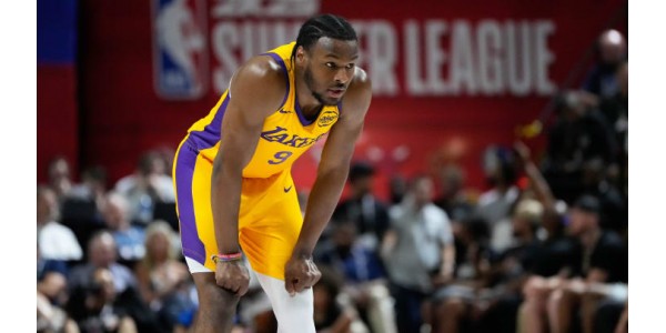 Obećanje između Bronnyja Jamesa i djevojke Obećanje između Bronnyja Jamesa i djevojke